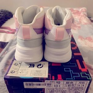 White,pink, blue and purple high top sizes US2(EUR33)